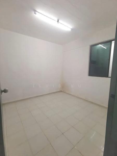 Flat for Sale at Flat Taman Ungku Tun Aminah - Elvis Ku - Interior - PropertyGuru.com.my