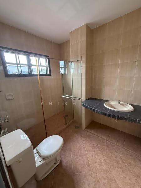 Rumah Banglo untuk Dijual di Bandar Putra Kulai (Kulai) - Shishi . - Bathroom - PropertyGuru.com.my