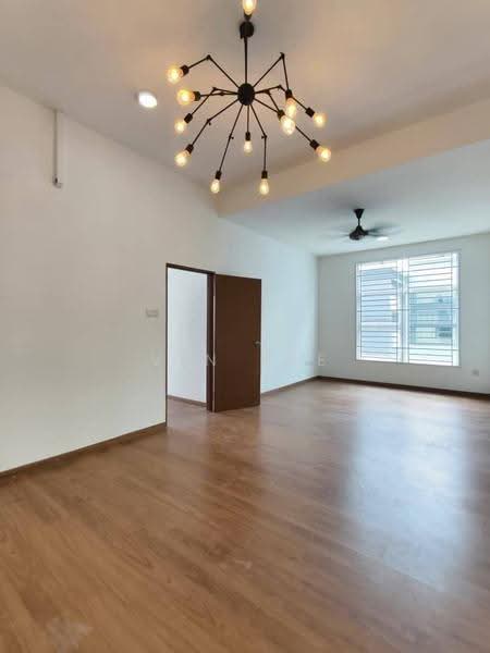Rumah Kluster untuk Dijual di Taman Mount Austin (Tebrau) - VIN Kee - Living Room - PropertyGuru.com.my
