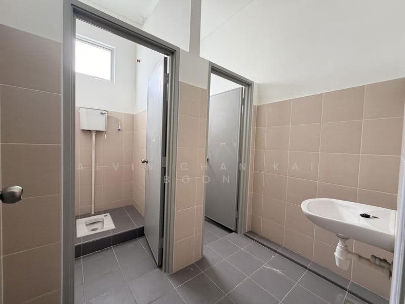 Factory for Rent in Johor Bahru (Johor) - Alvin Chan Kai Boon - Bathroom - PropertyGuru.com.my