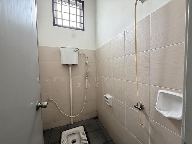 Factory for Rent in Johor Bahru (Johor) - Alvin Chan Kai Boon - Bathroom - PropertyGuru.com.my