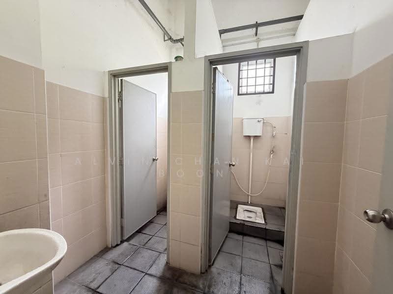 Factory for Rent in Johor Bahru (Johor) - Alvin Chan Kai Boon - Bathroom - PropertyGuru.com.my