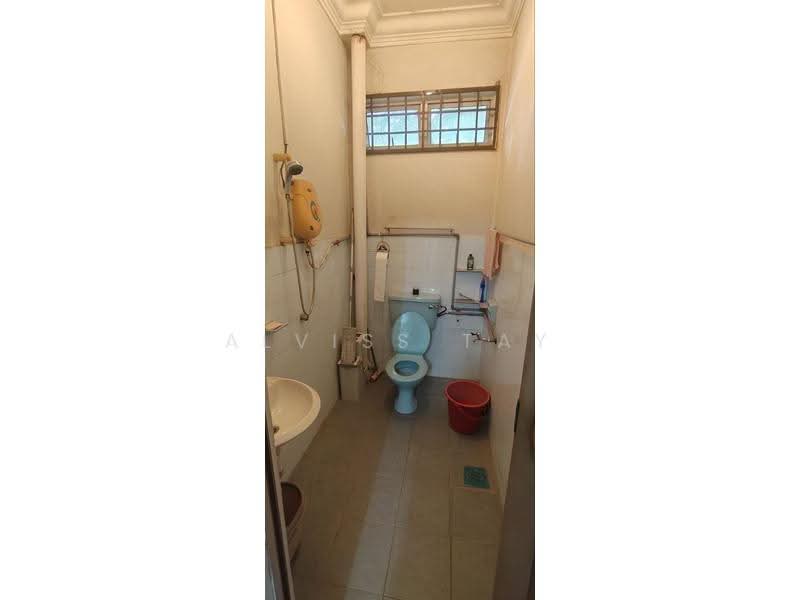 Semi-Detached House for Sale in Taman Bukit Kempas (Tampoi) - Alviss Tay - Bathroom - PropertyGuru.com.my