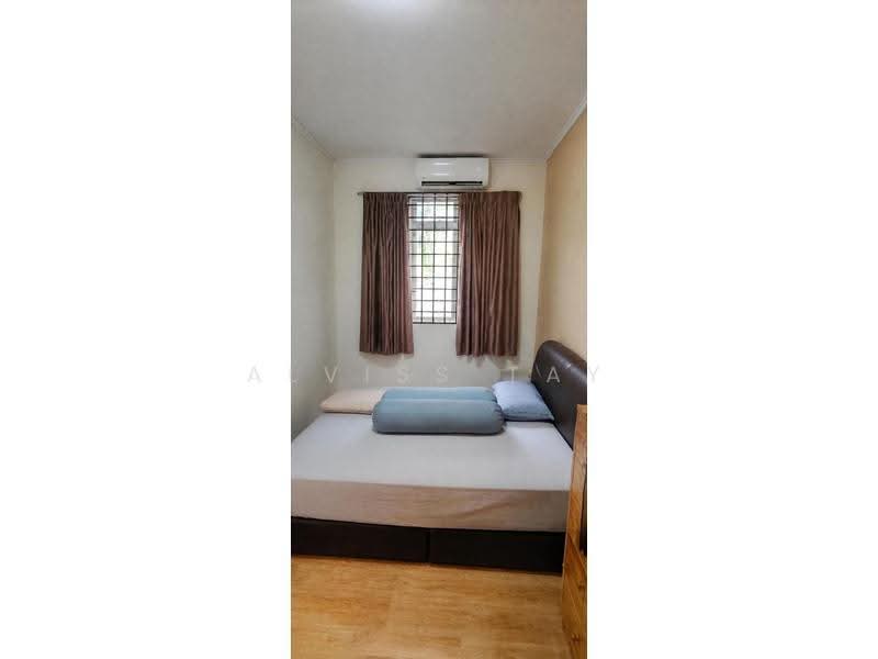 Semi-Detached House for Sale in Taman Bukit Kempas (Tampoi) - Alviss Tay - Bedroom - PropertyGuru.com.my