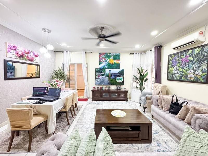 Rumah Kluster untuk Dijual di Bandar Bukit Mahkota (Bangi) - Norzi Daud - Living Room - PropertyGuru.com.my