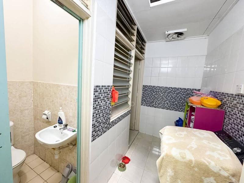 Rumah Kluster untuk Dijual di Bandar Bukit Mahkota (Bangi) - Norzi Daud - Bathroom - PropertyGuru.com.my