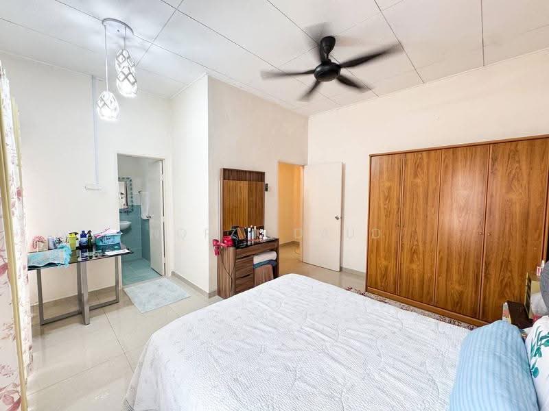 Rumah Kluster untuk Dijual di Bandar Bukit Mahkota (Bangi) - Norzi Daud - Bedroom - PropertyGuru.com.my