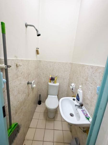 Rumah Kluster untuk Dijual di Bandar Bukit Mahkota (Bangi) - Norzi Daud - Bathroom - PropertyGuru.com.my
