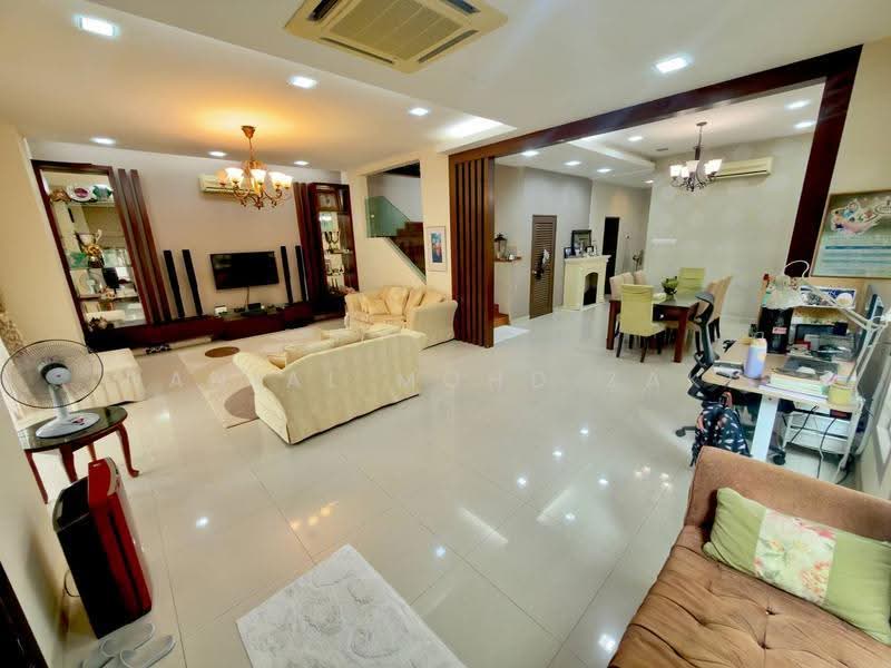Bungalow House for Sale in Bandar Putra Permai (Seri Kembangan) - Danial Mohd Zaki - PropertyGuru.com.my