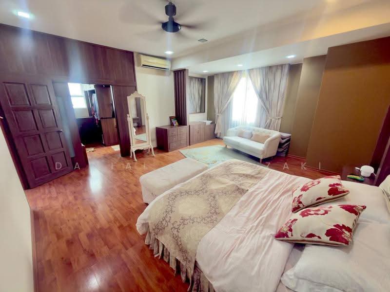 Bungalow House for Sale in Bandar Putra Permai (Seri Kembangan) - Danial Mohd Zaki - PropertyGuru.com.my