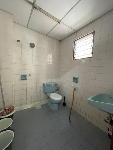 Rumah Teres 2-Tingkat untuk Disewa di Seksyen 7 (Shah Alam) - Aizat Saifulrullah - Bathroom - PropertyGuru.com.my