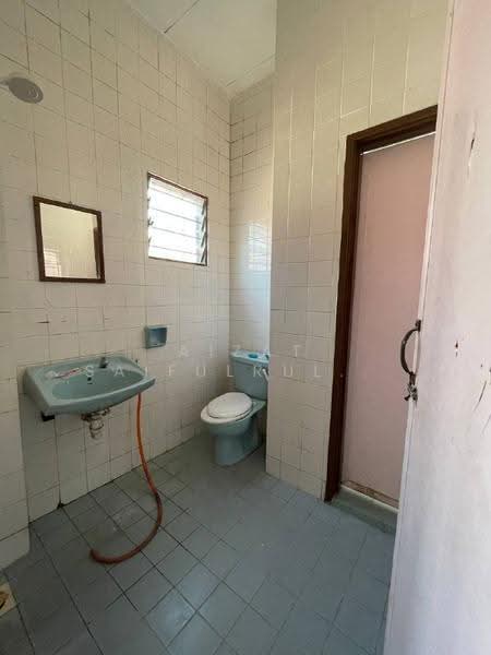 Rumah Teres 2-Tingkat untuk Disewa di Seksyen 7 (Shah Alam) - Aizat Saifulrullah - Bathroom - PropertyGuru.com.my