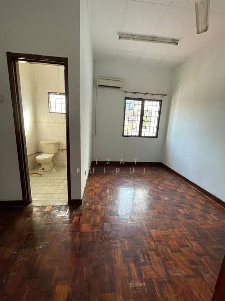Rumah Teres 2-Tingkat untuk Disewa di Seksyen 7 (Shah Alam) - Aizat Saifulrullah - Bathroom - PropertyGuru.com.my