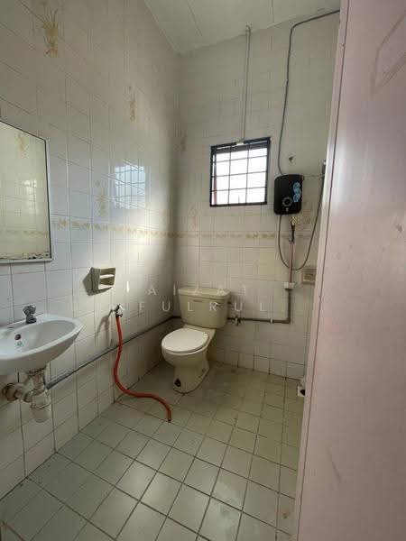 Rumah Teres 2-Tingkat untuk Disewa di Seksyen 7 (Shah Alam) - Aizat Saifulrullah - Bathroom - PropertyGuru.com.my