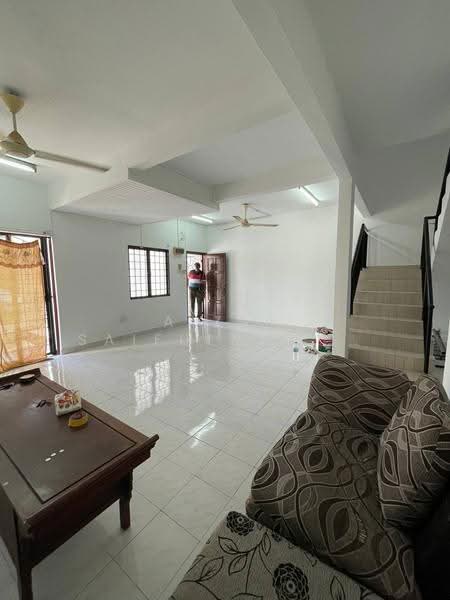 Rumah Teres 2-Tingkat untuk Disewa di Seksyen 7 (Shah Alam) - Aizat Saifulrullah - Living Room - PropertyGuru.com.my