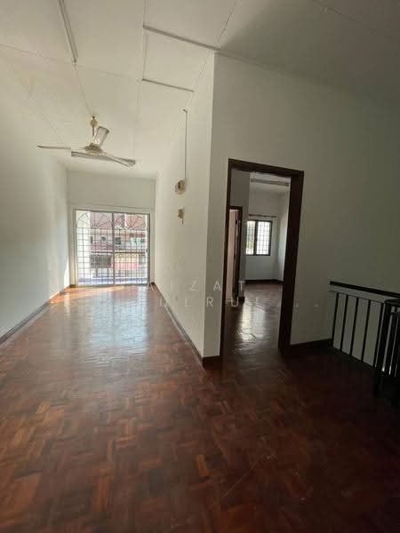 Rumah Teres 2-Tingkat untuk Disewa di Seksyen 7 (Shah Alam) - Aizat Saifulrullah - Living Room - PropertyGuru.com.my