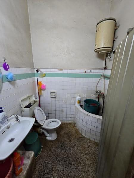 2-storey Terraced House for Sale in Taman Petaling (Kepong) - Kim Meng Lew - Bathroom - PropertyGuru.com.my