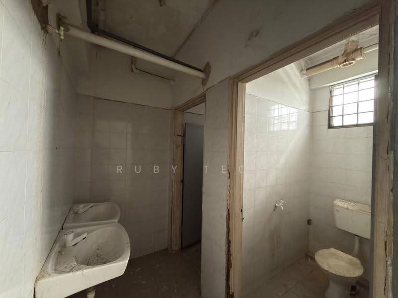 Shop for Rent in Kampung Skudai Kiri (Tampoi) - Ruby Teow - Bathroom - PropertyGuru.com.my