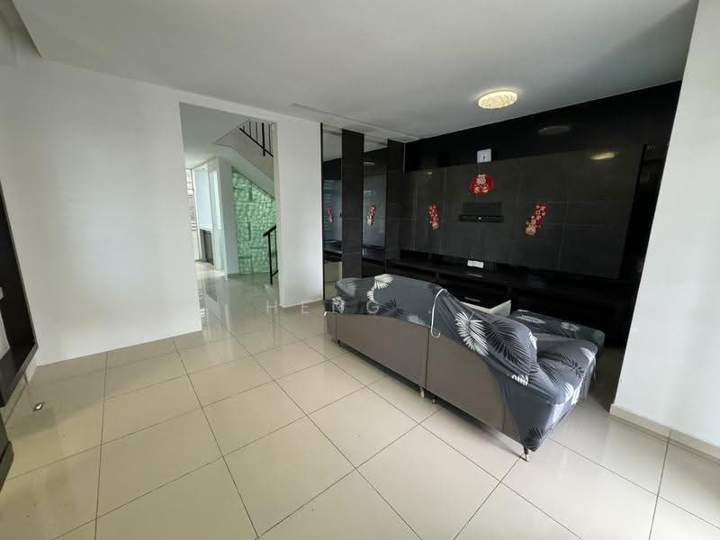 Rumah Teres 2-Tingkat untuk Dijual di Taman Mount Austin (Tebrau) - Heng . - Living Room - PropertyGuru.com.my