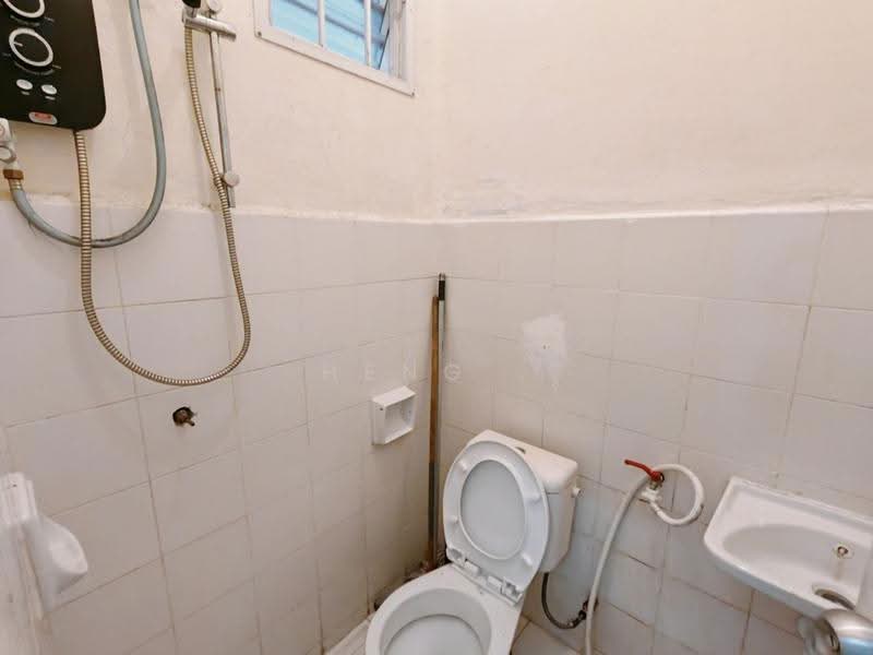 Rumah Teres 2-Tingkat untuk Disewa di Johor Bahru (Johor) - Heng . - Bathroom - PropertyGuru.com.my