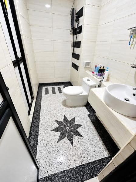 Service Residence for Sale at D'Summit Residences - Alicia Lim - Bathroom - PropertyGuru.com.my