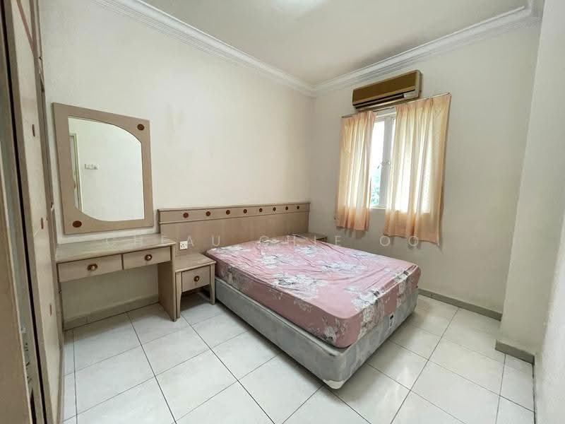 Condominium for Rent at Gold Coast Resort Condominium - Cheau Chie Ooi - Bedroom - PropertyGuru.com.my