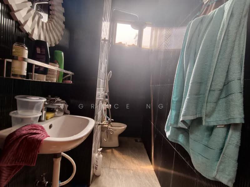 2-storey Terraced House for Sale in Taman Perling (Perling) - Grace Ng - Bathroom - PropertyGuru.com.my