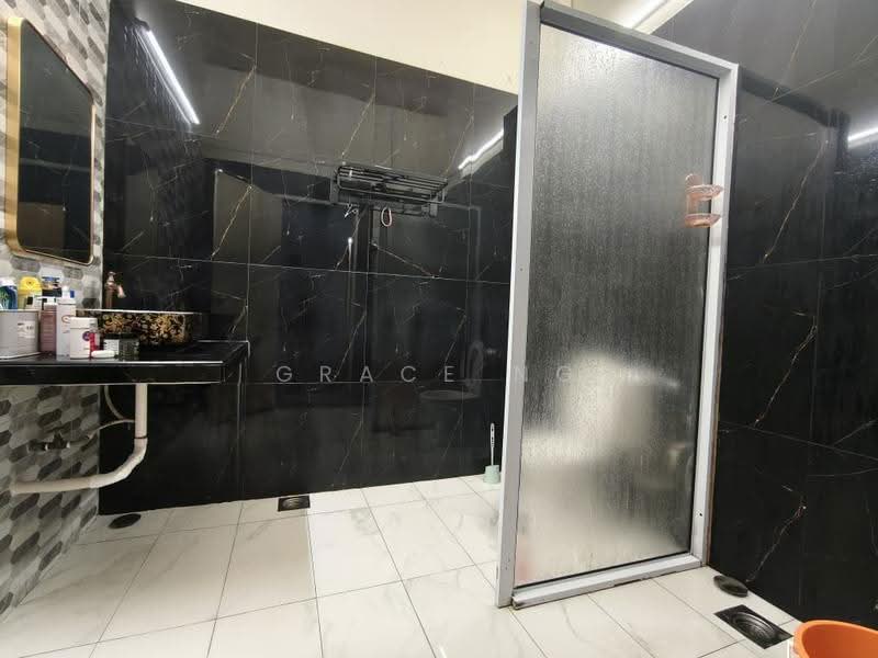 2-storey Terraced House for Sale in Taman Perling (Perling) - Grace Ng - Bathroom - PropertyGuru.com.my