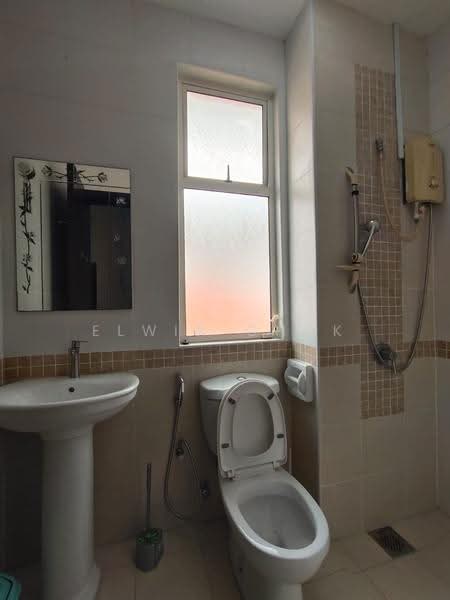 Rumah Berkembar untuk Disewa di Setia Eco Park (Setia Alam) - Elwin Chok - Bathroom - PropertyGuru.com.my
