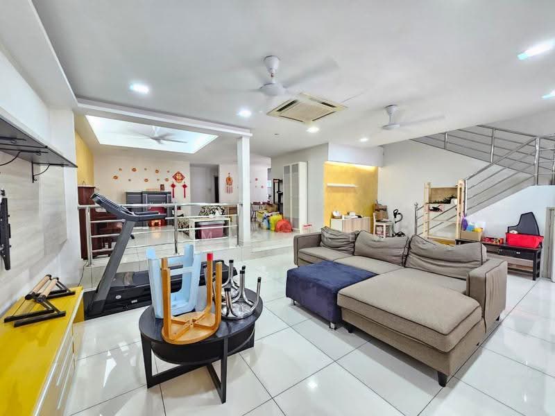 2-storey Terraced House for Sale in Taman Pertama (Cheras) - Yumiko Kew - Living Room - PropertyGuru.com.my