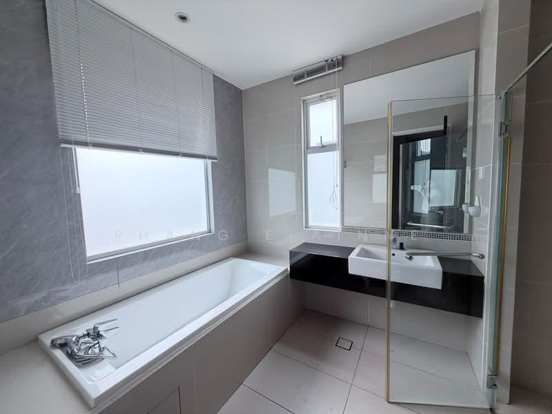 Semi-Detached House for Rent in Senibong (Permas Jaya) - Phang Elainne - Bathroom - PropertyGuru.com.my