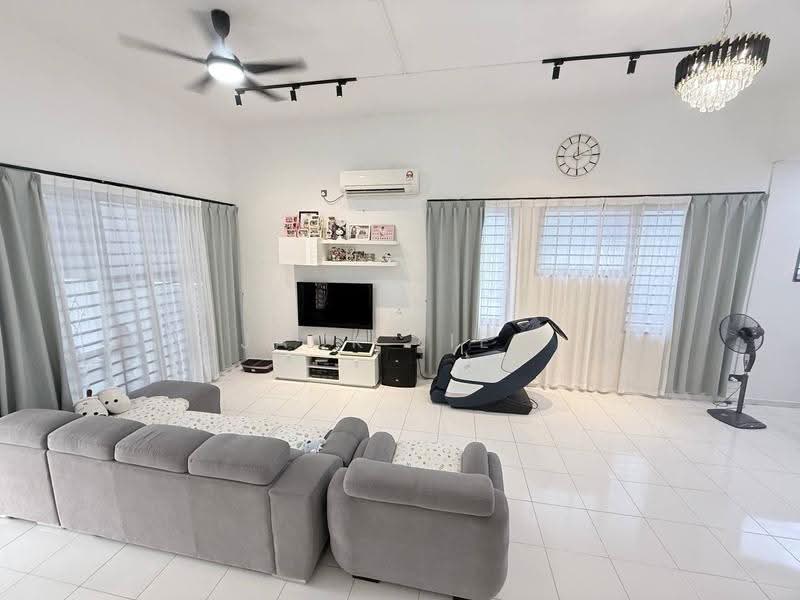 Rumah Teres 2-Tingkat untuk Dijual di Taman Setia Indah (Tebrau) - Jack Liew - Living Room - PropertyGuru.com.my