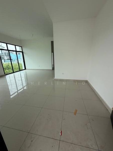Cluster House for Sale in Mutiara Rini (Skudai) - Sherlin To - Living Room - PropertyGuru.com.my