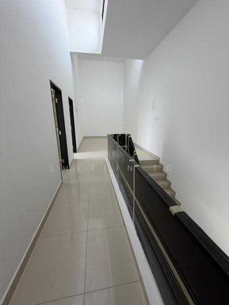 Cluster House for Sale in Mutiara Rini (Skudai) - Sherlin To - Corridor - PropertyGuru.com.my