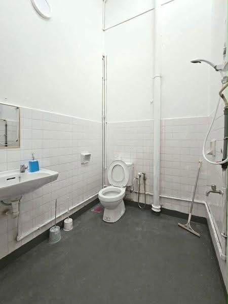 Rumah Teres 2-Tingkat untuk Dijual di Taman Tasek (Johor Bahru) - Shishi . - Bathroom - PropertyGuru.com.my