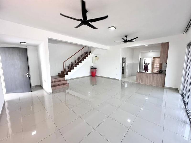 Rumah Teres 2-Tingkat untuk Disewa di Bandar Serenia (Dengkil) - Atikah Azman - Living Room - PropertyGuru.com.my