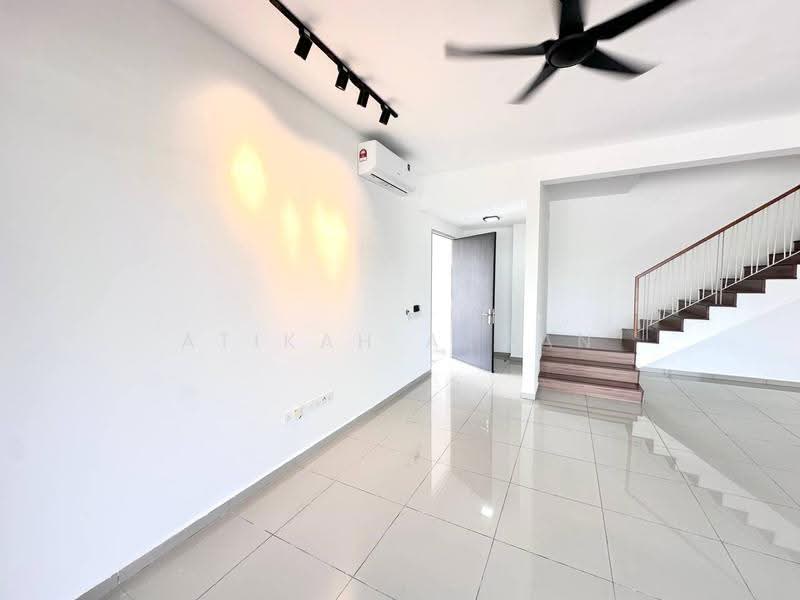 Rumah Teres 2-Tingkat untuk Disewa di Bandar Serenia (Dengkil) - Atikah Azman - Living Room - PropertyGuru.com.my