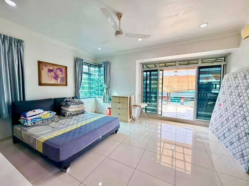 Semi-Detached House for Sale in Taman Gaya (Ulu Tiram) - Zephyr Khoo - Bedroom - PropertyGuru.com.my