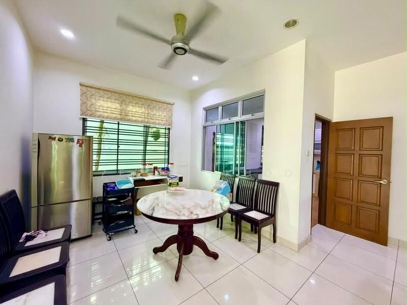 Semi-Detached House for Sale in Taman Gaya (Ulu Tiram) - Zephyr Khoo - Kitchen - PropertyGuru.com.my