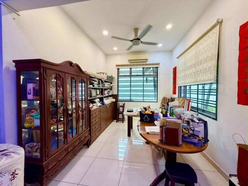 Semi-Detached House for Sale in Taman Gaya (Ulu Tiram) - Zephyr Khoo - Study - PropertyGuru.com.my