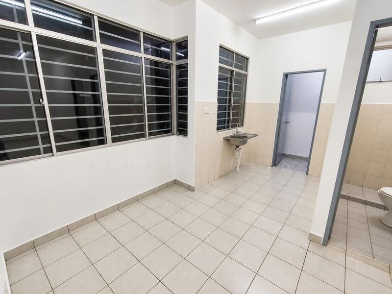 Apartment for Sale at University Apartment Phase 1 - AHMAD SYAFIQ - Bathroom - PropertyGuru.com.my