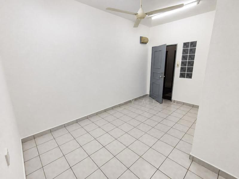 Apartment for Sale at University Apartment Phase 1 - AHMAD SYAFIQ - Interior - PropertyGuru.com.my