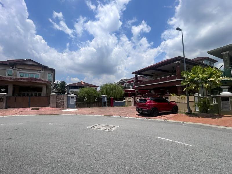 Bungalow House for Sale in Bandar Putra Permai (Seri Kembangan) - Jaze Ong - PropertyGuru.com.my