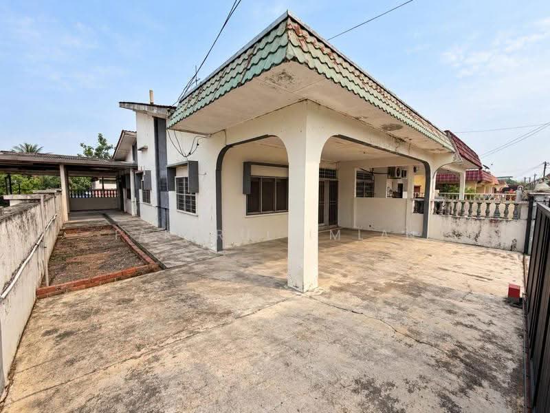 Semi-Detached House for Sale in Ulu Tiram (Johor) - Fakhrul Imlan - Exterior - PropertyGuru.com.my