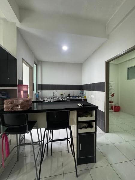 Pangsapuri untuk Dijual di Stutong Heights 3 - Leslie Loi - Kitchen - PropertyGuru.com.my