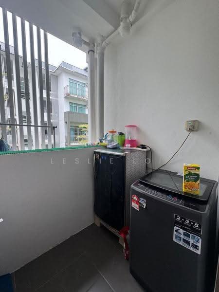 Pangsapuri untuk Dijual di Stutong Heights 3 - Leslie Loi - Balcony - PropertyGuru.com.my