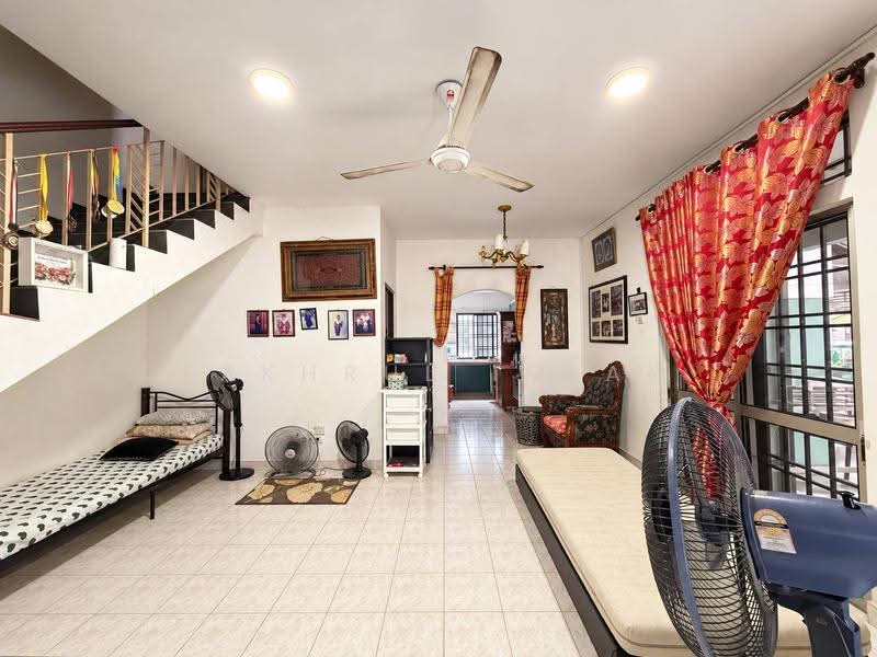 Rumah Teres 2-Tingkat untuk Dijual di Taman Mutiara Rini (Skudai) - Fakhrul Imlan - Living Room - PropertyGuru.com.my