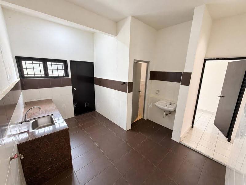 Rumah Teres 1.5-Tingkat untuk Dijual di Taman Molek (Johor Bahru) - Fakhrul Imlan - Kitchen - PropertyGuru.com.my