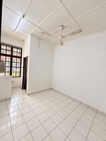 Rumah Teres 1.5-Tingkat untuk Dijual di Taman Molek (Johor Bahru) - Fakhrul Imlan - Living Room - PropertyGuru.com.my