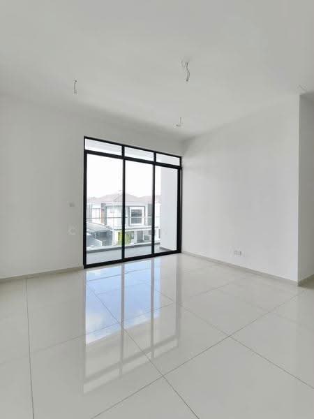 Cluster House for Sale in Bandar Putra Jaya (Tebrau) - Calvin Lee - Living Room - PropertyGuru.com.my